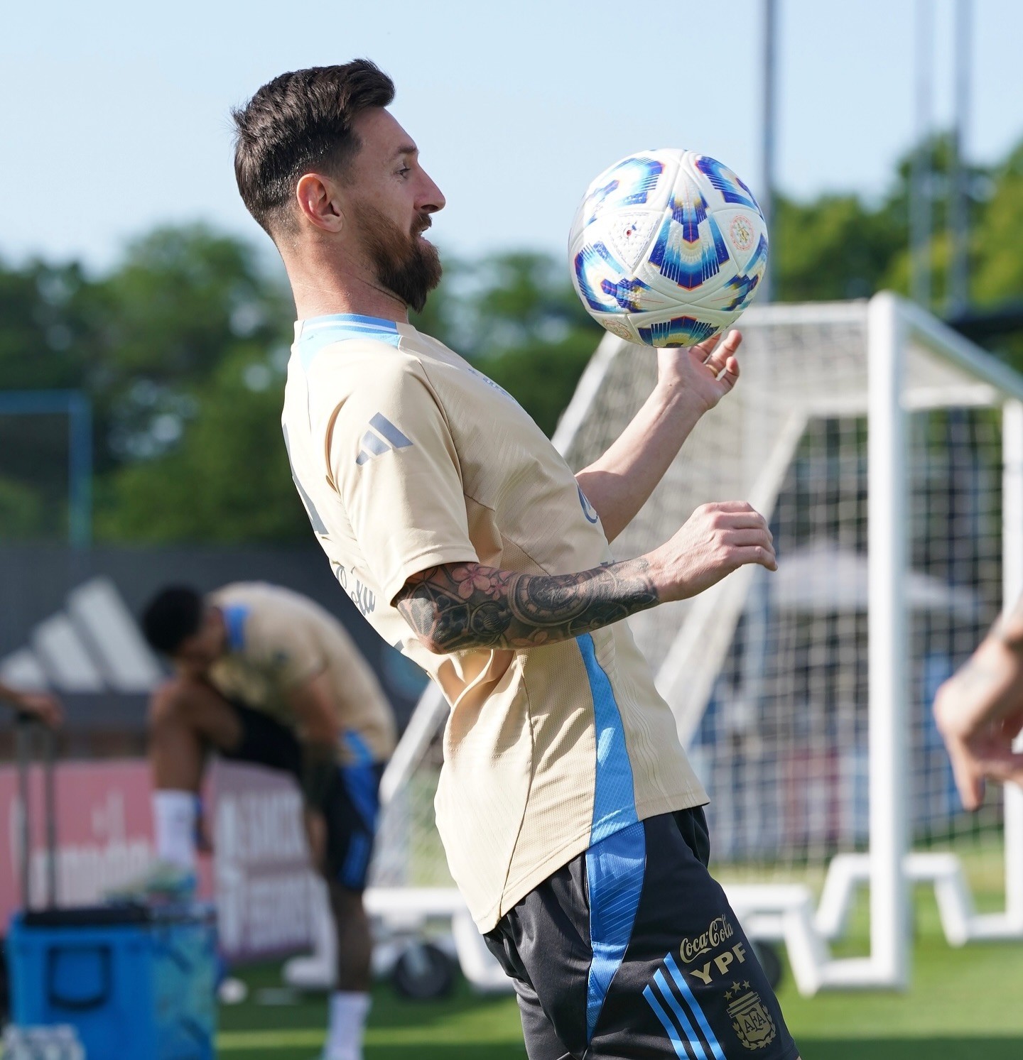 kaiyun梅西连续二十场比赛得分超过关键助攻，切尔西挑战极限！的简单介绍