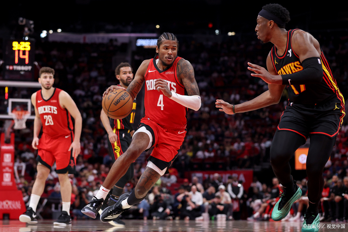 包含芝加哥公牛训练开放日；赛后门线救险引欢呼；NBA常规赛在即；阵容厚度经受考验的词条